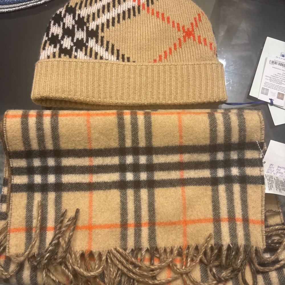 Burberry hat and scarf set
